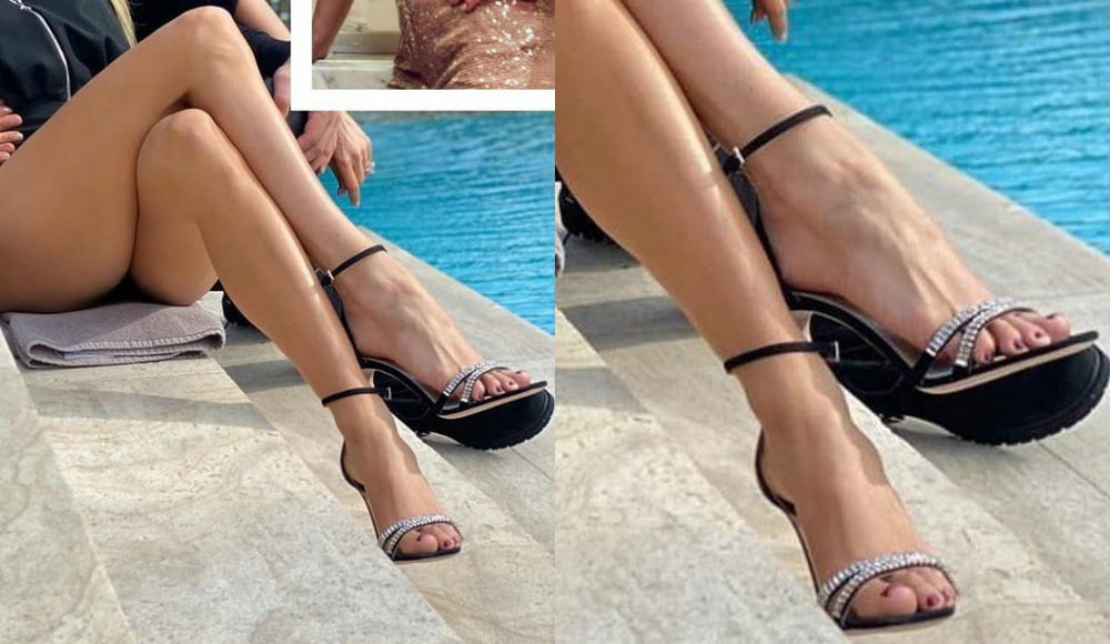 Jennifer Lopez sexy legs feet and highheels #102515300
