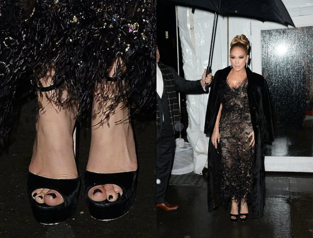 Jennifer Lopez sexy legs feet and highheels #102515314