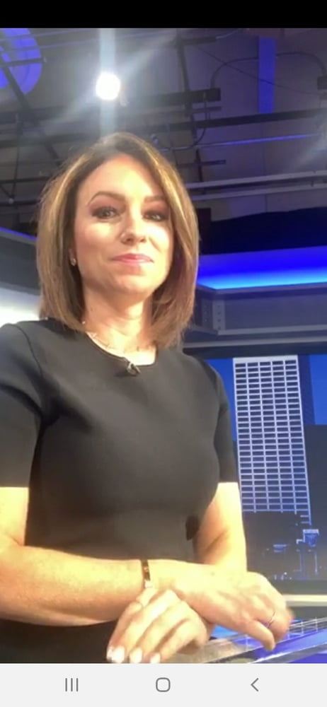 News anchor natalie herbick pour les commentaires et hommage cum
 #93010043