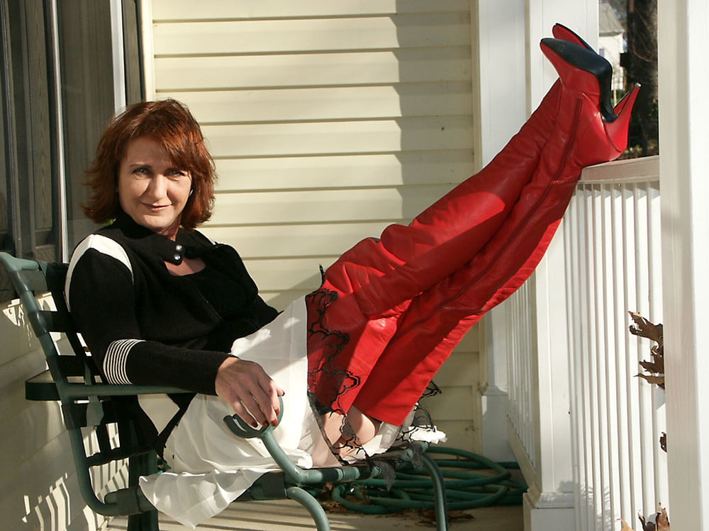 Milfs & gilfs con botas no.28
 #103012582