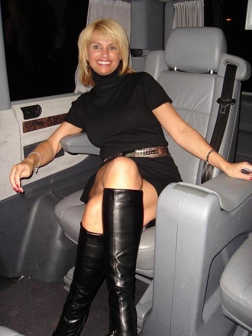 Milfs & gilfs con botas no.28
 #103012594