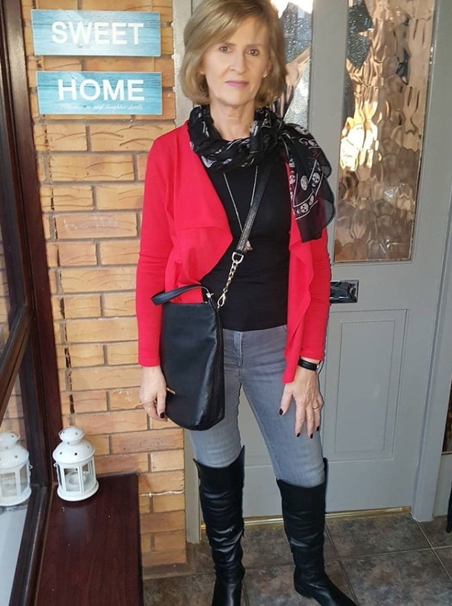 Milfs & gilfs con botas no.28
 #103012653