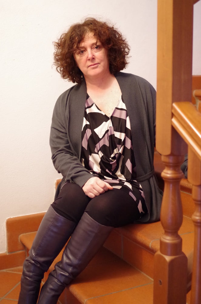 Milfs & gilfs con botas no.28
 #103012673