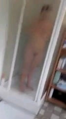 sous la douche #87424725