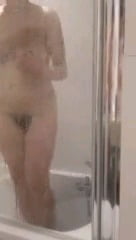 sous la douche #87424728