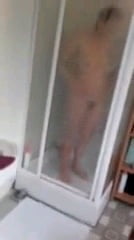 sous la douche #87424750