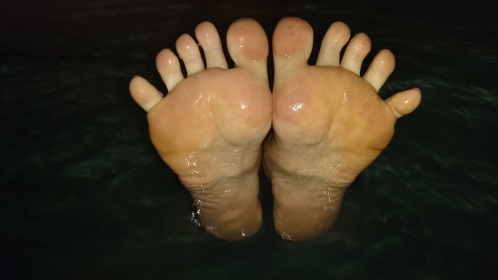 Lo mejor de los pies, dedos de los pies y suelas arrugadas - fotos de fetiche de pies
 #100234463