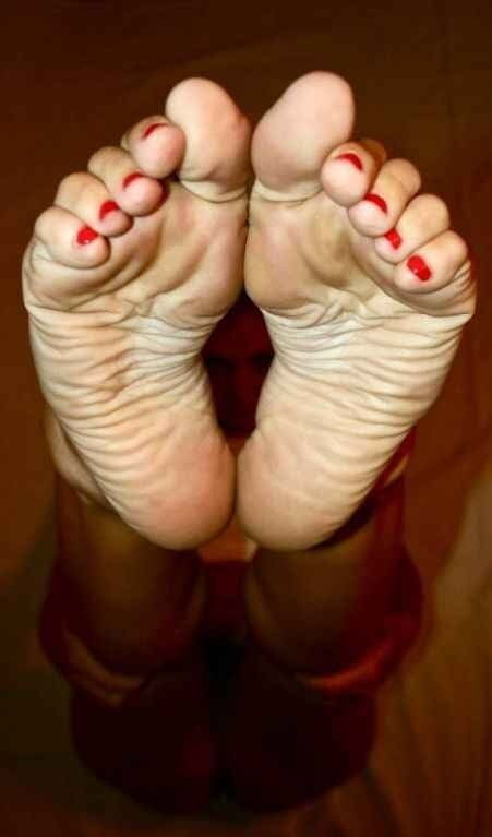 Lo mejor de los pies, dedos de los pies y suelas arrugadas - fotos de fetiche de pies
 #100234709