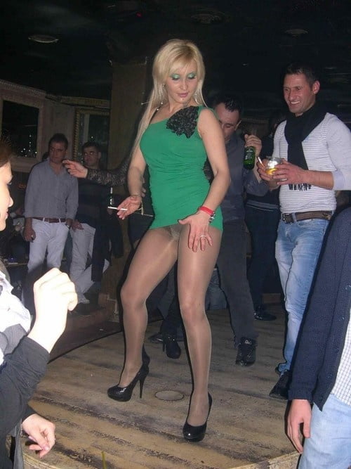 Bimbos y putas
 #94564110