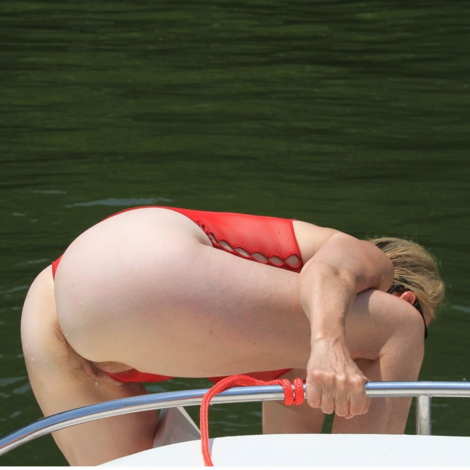 Bimbos y putas
 #94564606