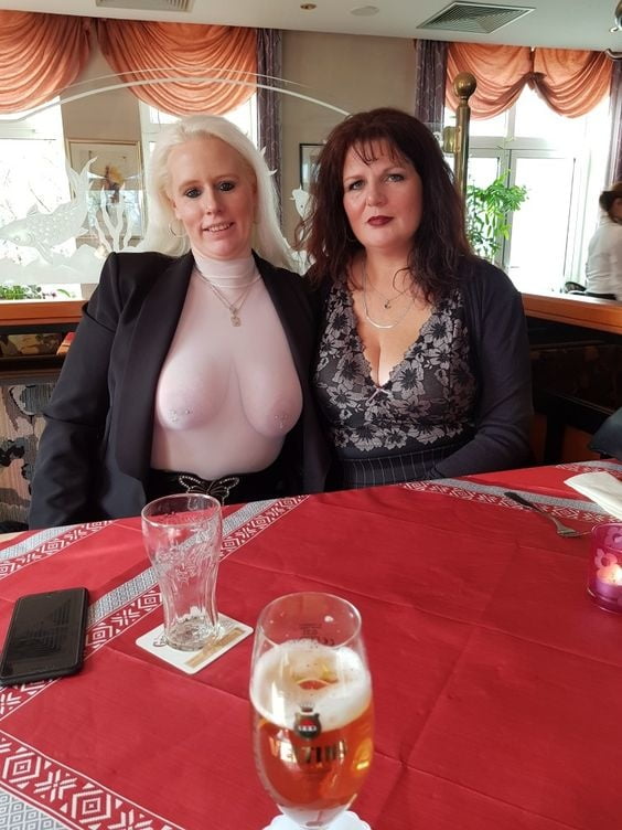 Bimbos y putas
 #94564621