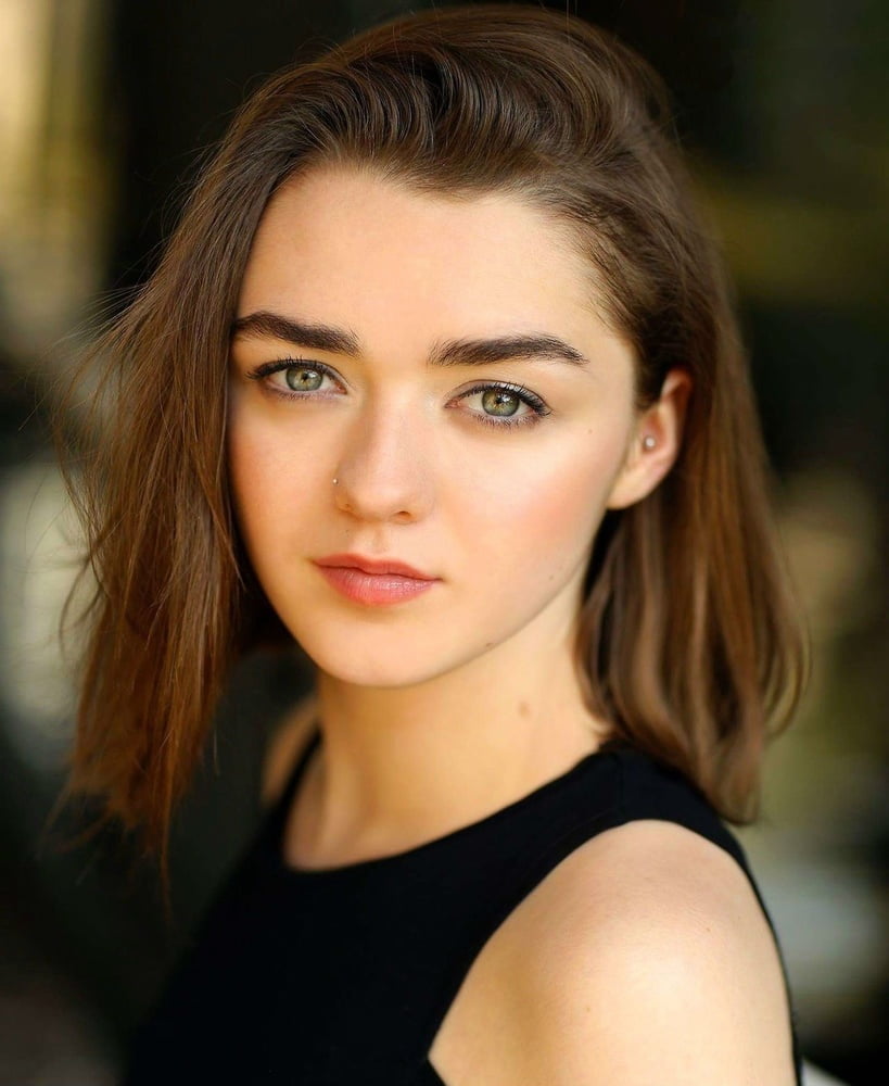 Maisie williams la mia collezione di jerkin
 #96435851