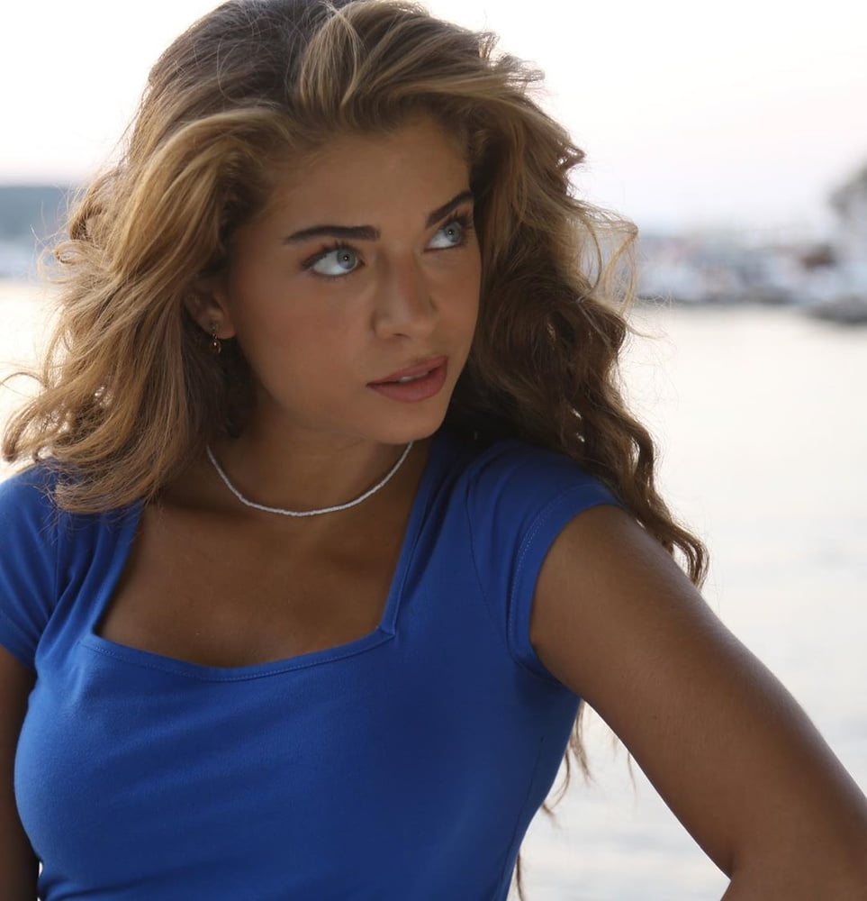 Türkische prominente Schauspielerin & Model oyku celik
 #80051598