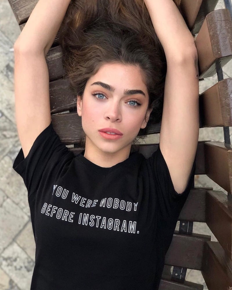 Türkische prominente Schauspielerin & Model oyku celik
 #80051625