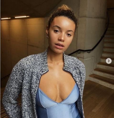 Lara_never_laura desnuda #108322695