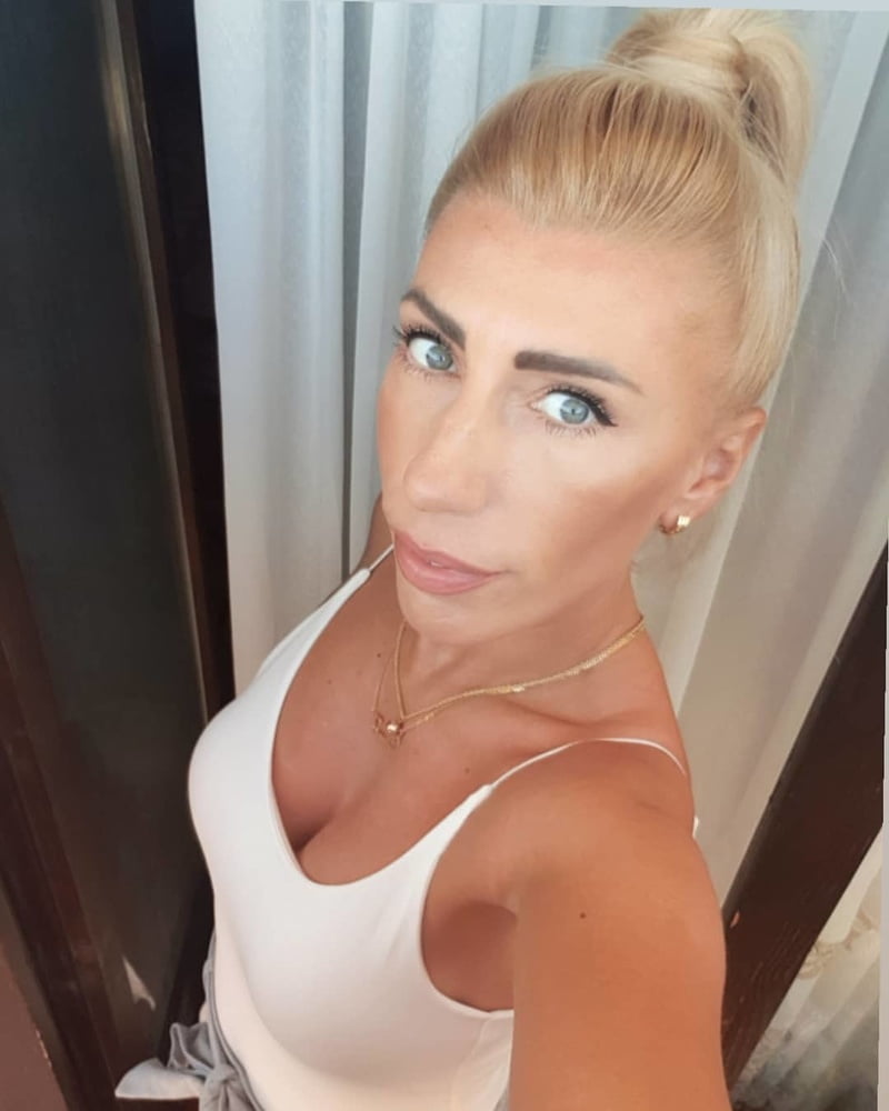 Serbe blonde maigre fille putain aleksandra saska nikolic
 #105575784