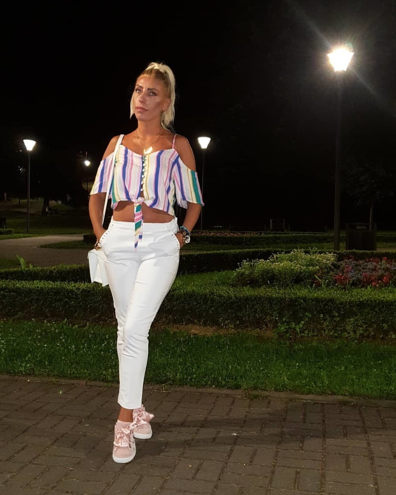 Serbe blonde maigre fille putain aleksandra saska nikolic
 #105575870