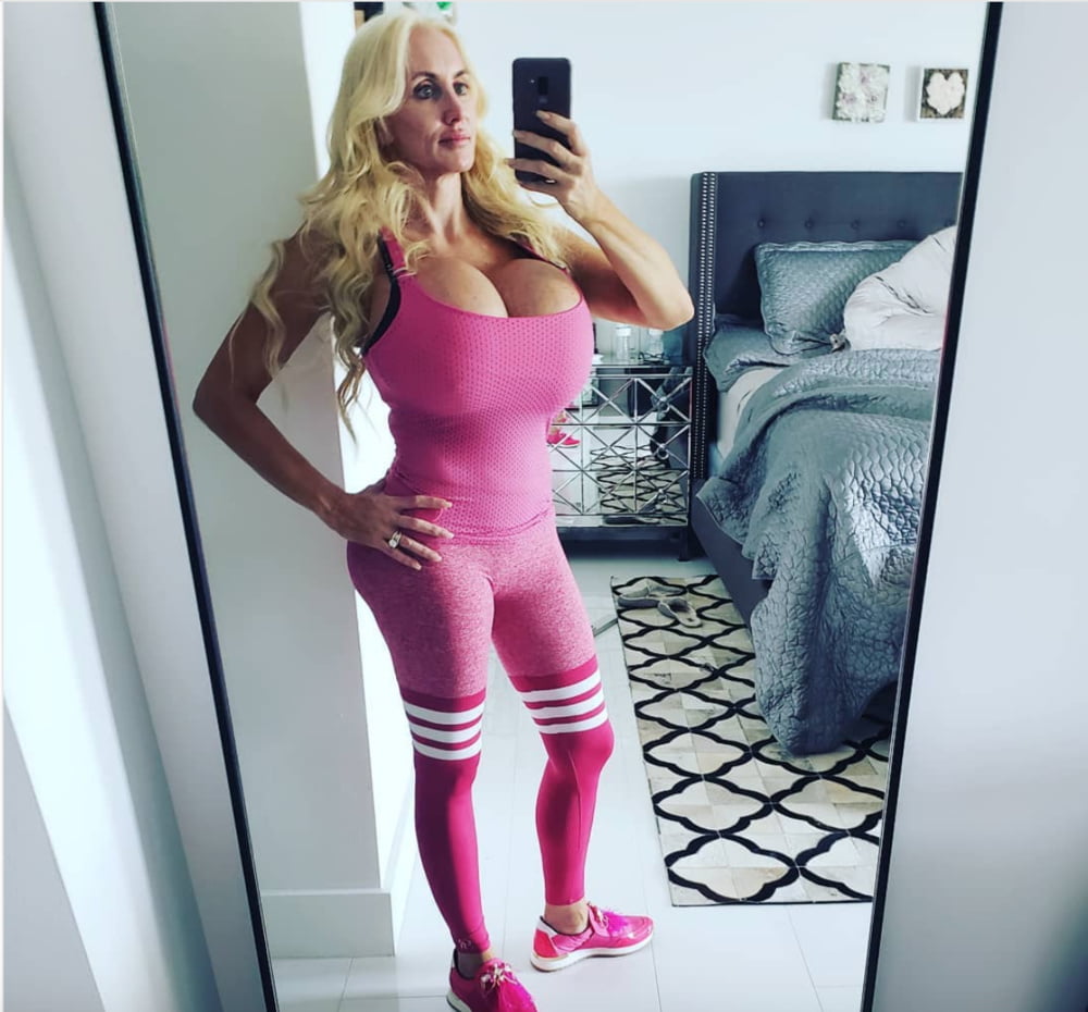 Tammy énorme faux seins insta
 #100820093