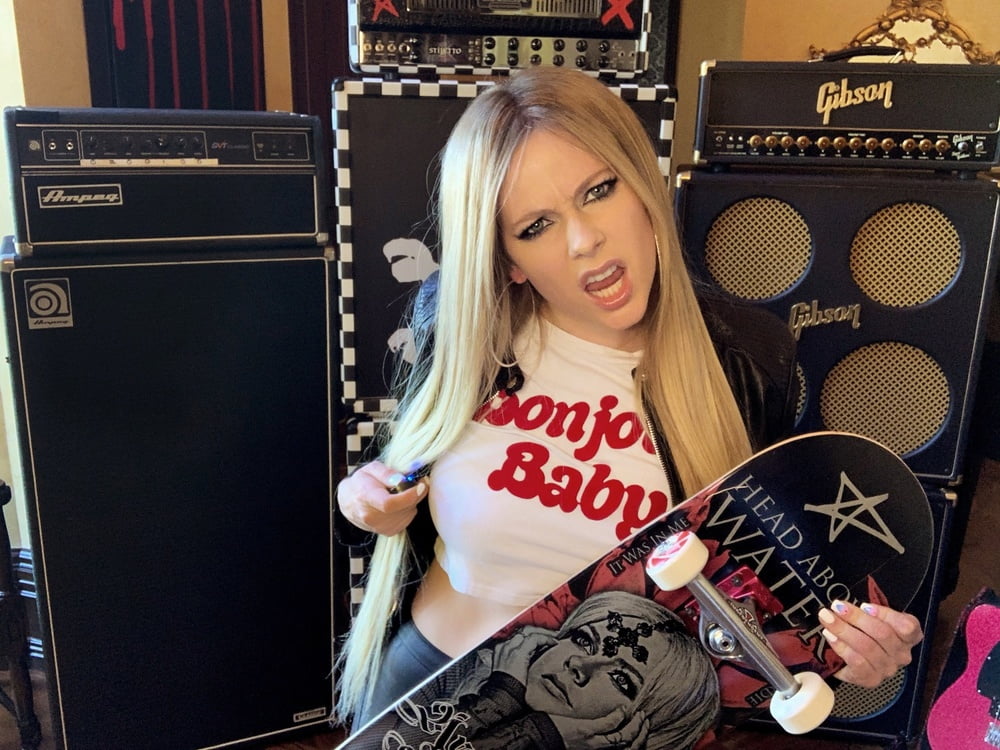 Avril Lavigne is your new girlfriend volume 2 #97307650