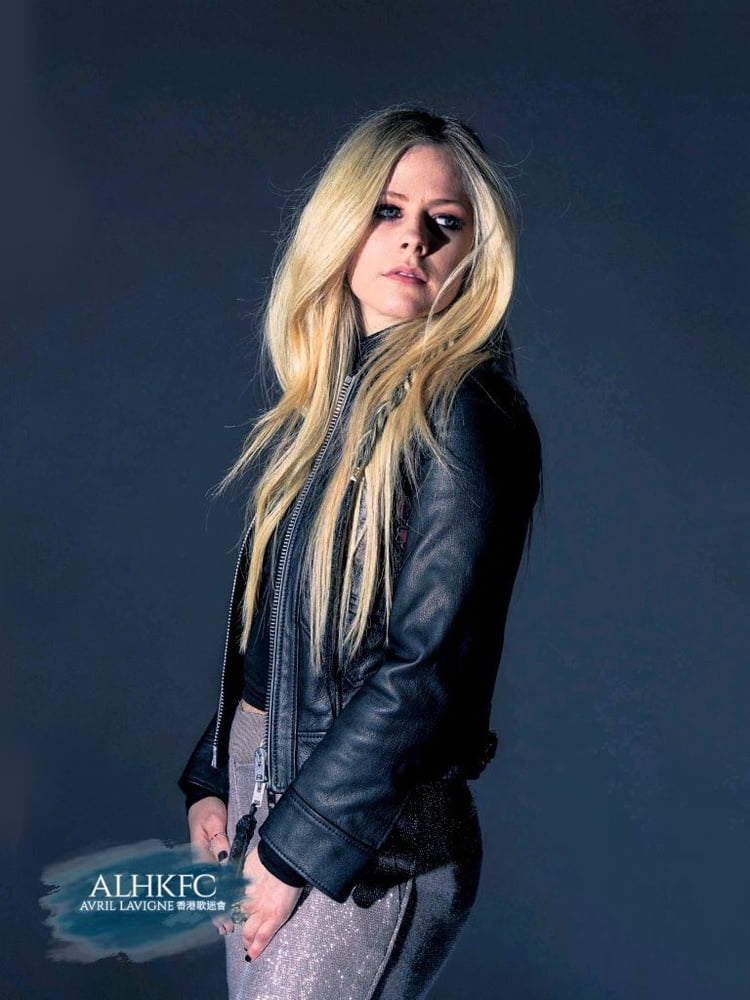 Avril Lavigne is your new girlfriend volume 2 #97307749