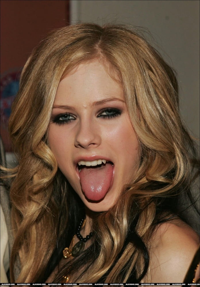 Avril Lavigne is your new girlfriend volume 2 #97307950