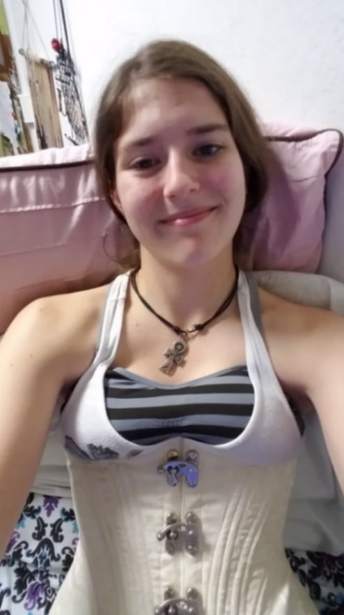 Ich habe deine Bilder gefunden
 #94508376