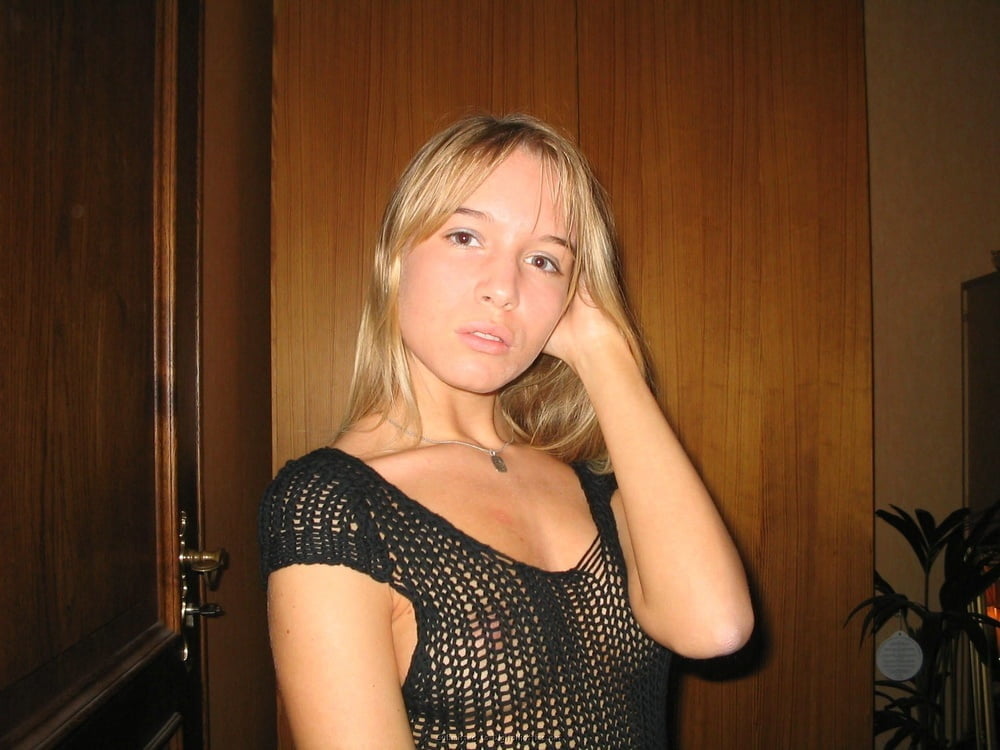 Heiße russische Amateur Blondine
 #100577200