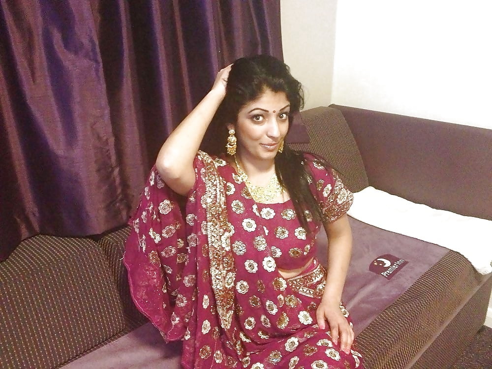 Britische indische Braut im Hotel
 #79757910