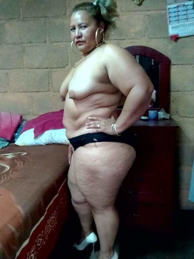 Sexy reife Hausfrauen aus Honduras
 #98953760