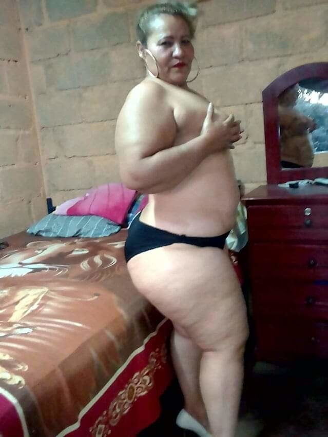Sexy reife Hausfrauen aus Honduras
 #98953781