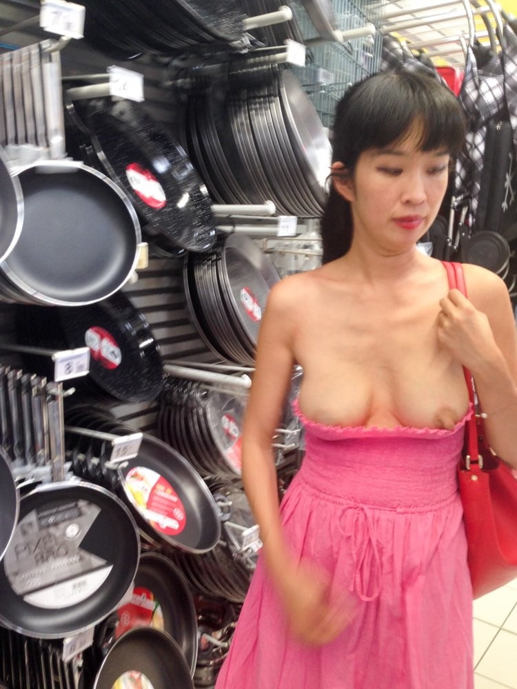 Ccwang - modello asiatico nudi upskirt lampeggiante
 #79953370