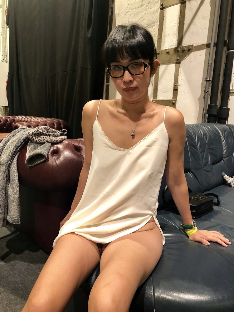 Ccwang - modello asiatico nudi upskirt lampeggiante
 #79953885