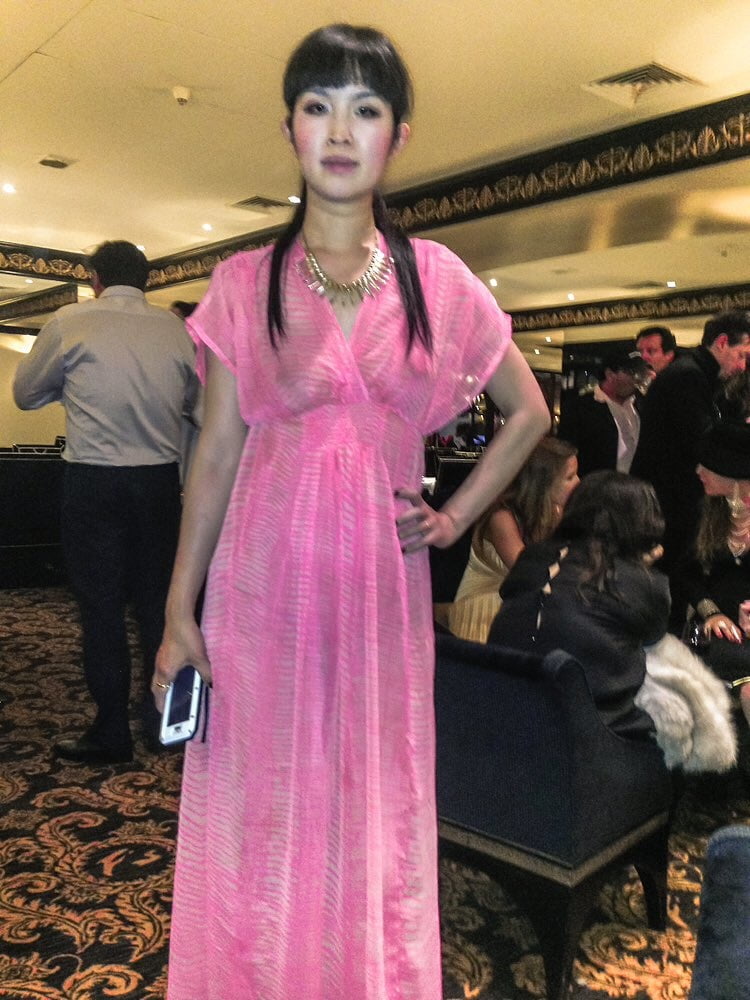 Ccwang - modèle asiatique nus jupe haute flashant
 #79954056