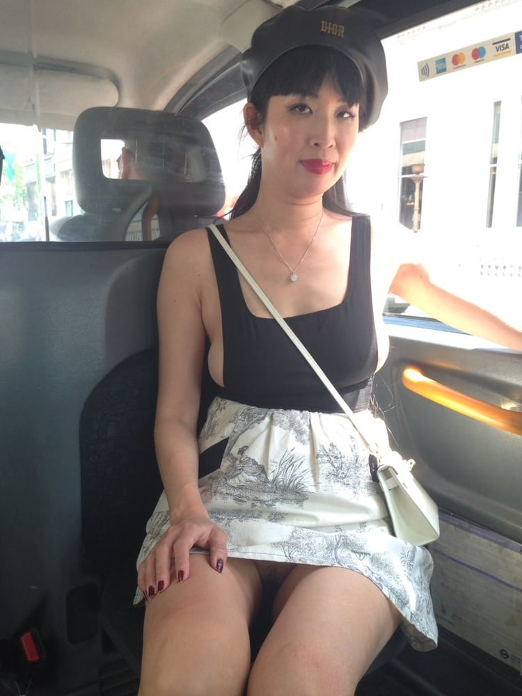 Ccwang - modèle asiatique nus jupe haute flashant
 #79954219