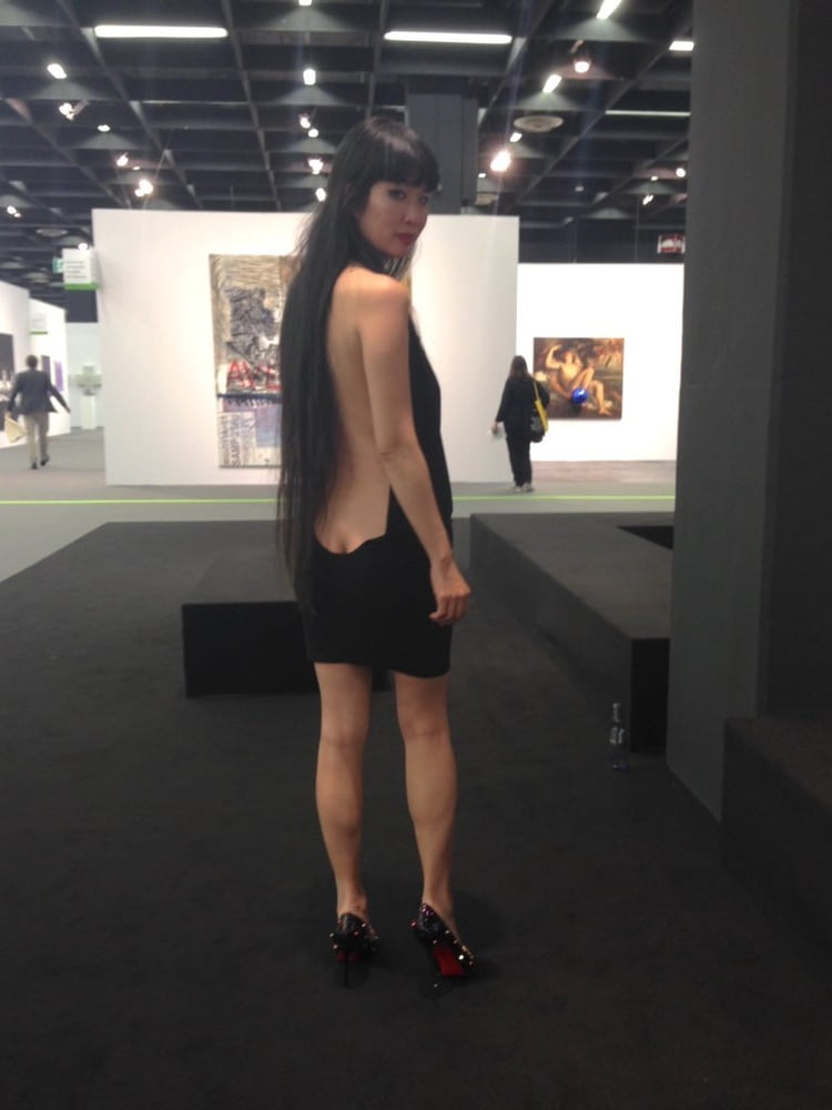 Ccwang - modèle asiatique nus jupe haute flashant
 #79954277