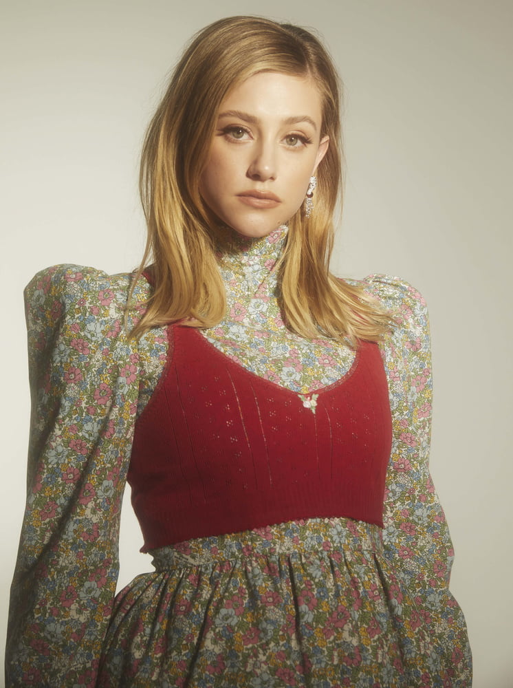 Lili reinhart
 #102946905