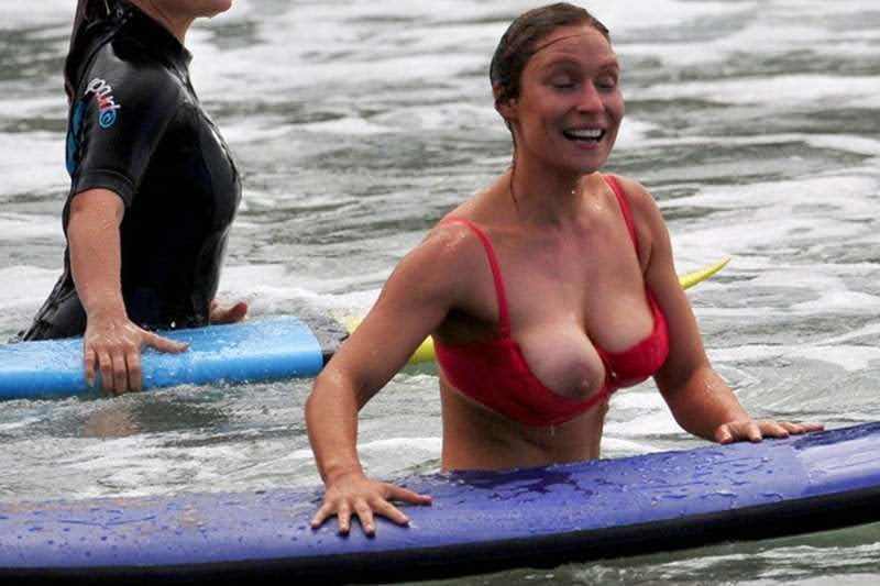 Mädchen am Strand 221
 #82186440