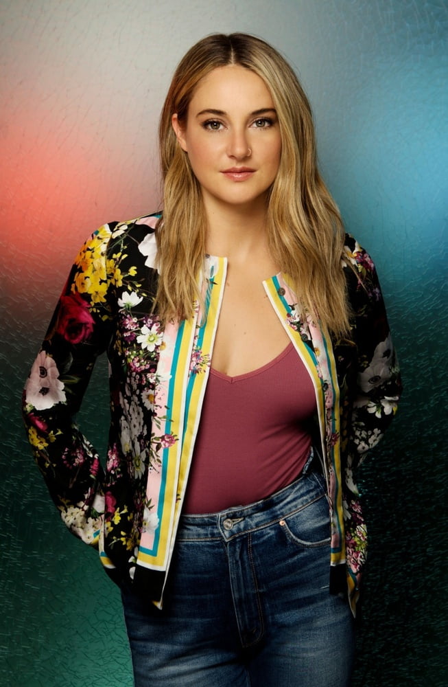 Shailene woodleyはとても美しい女性です。
 #105680451