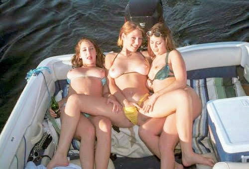 Ragazze in topless
 #94615805