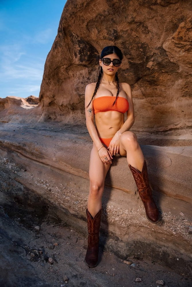 Mia Khalifa Is Back Again To Drain Your Balls Wank Bank #94963775