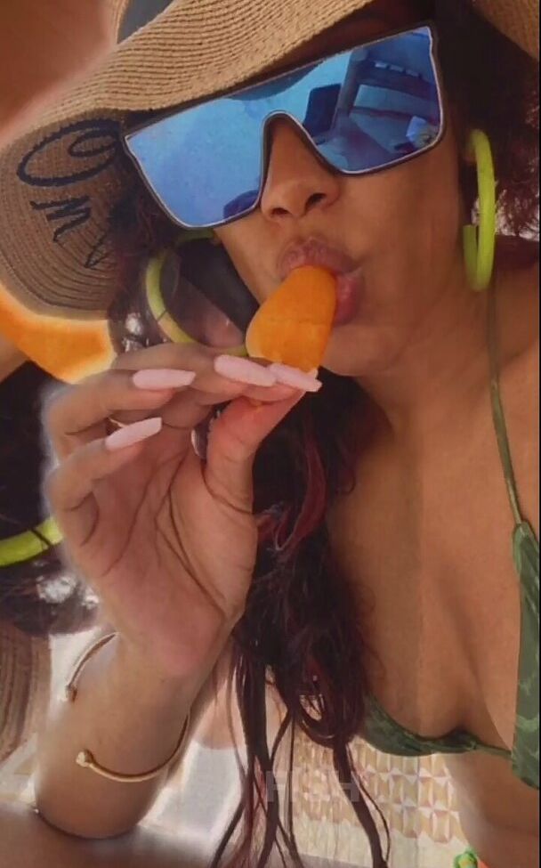 Candice Patton desnuda #109744510