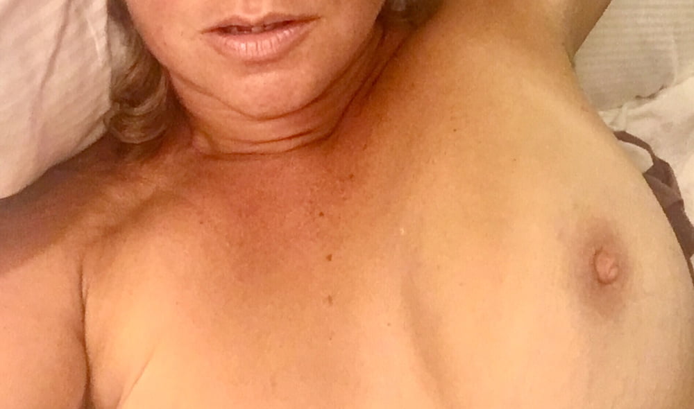 Otras chicas
 #81248254