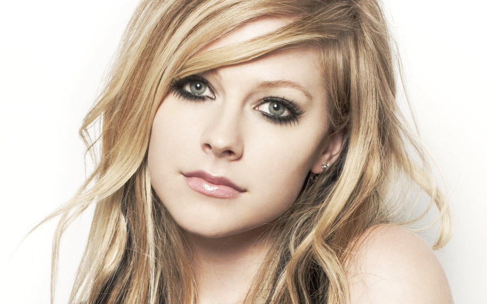 Avril Lavigne sexy real and fake #94789991