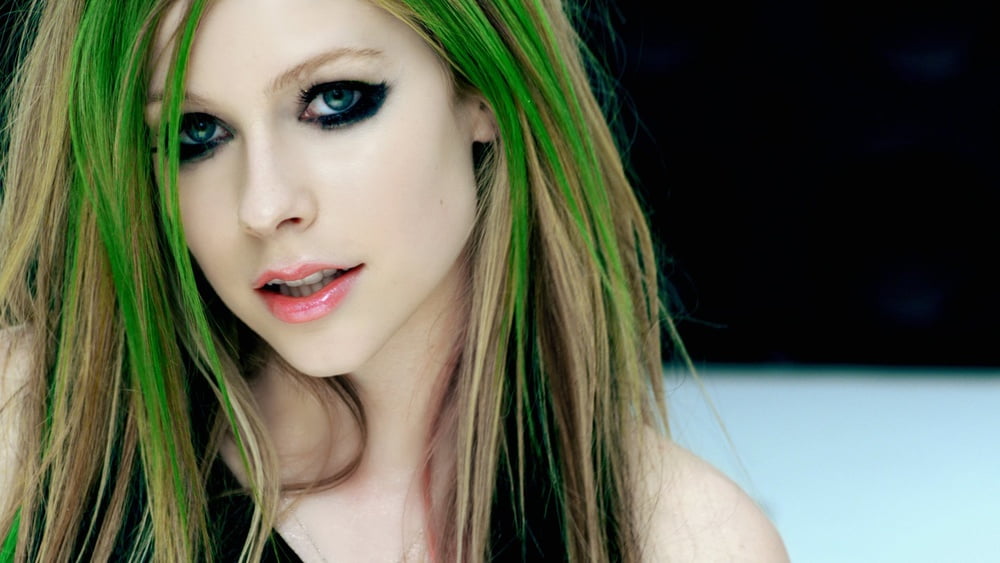 Avril lavigne sexy real and fake
 #94790080