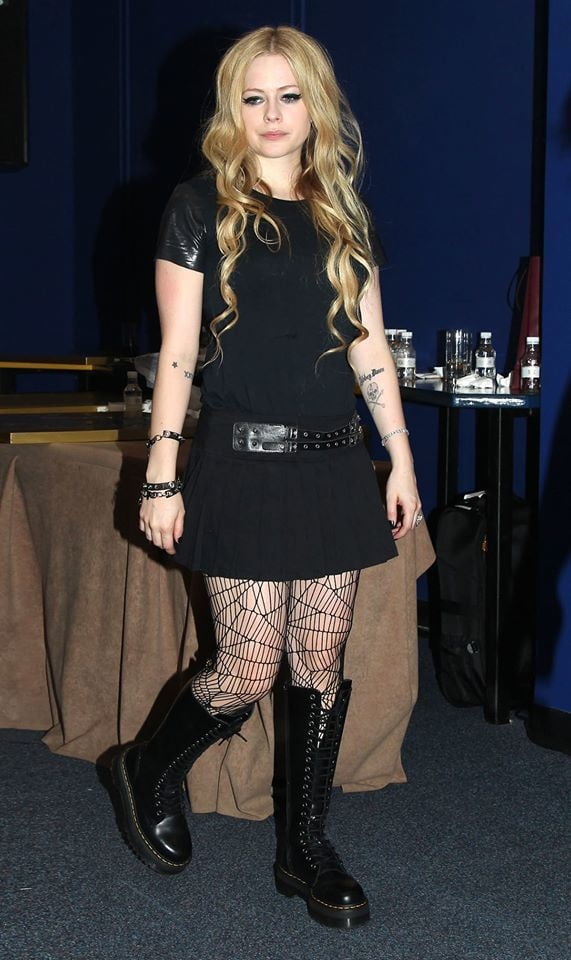 Avril lavigne sexy vrai et faux
 #94790277