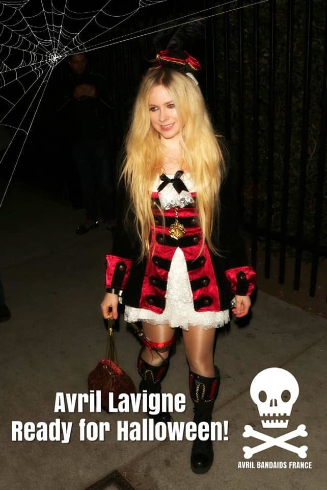 Avril lavigne sexy vrai et faux
 #94790292