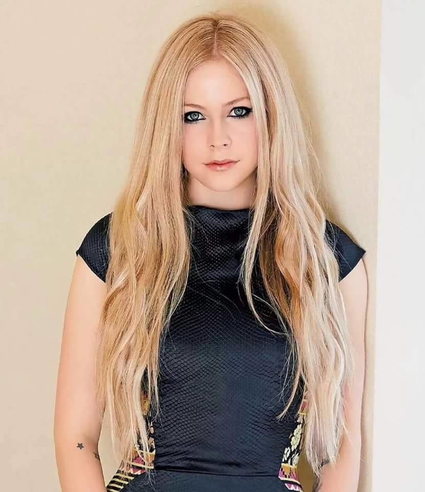 Avril Lavigne sexy real and fake #94790404