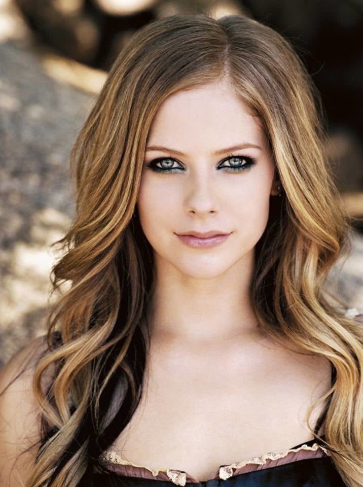 Avril lavigne sexy real and fake
 #94790660