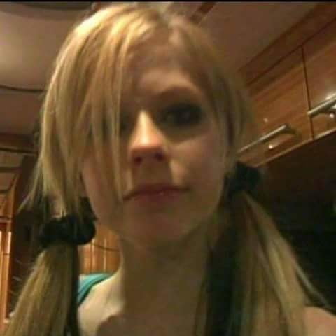 Avril lavigne sexy vrai et faux
 #94790944