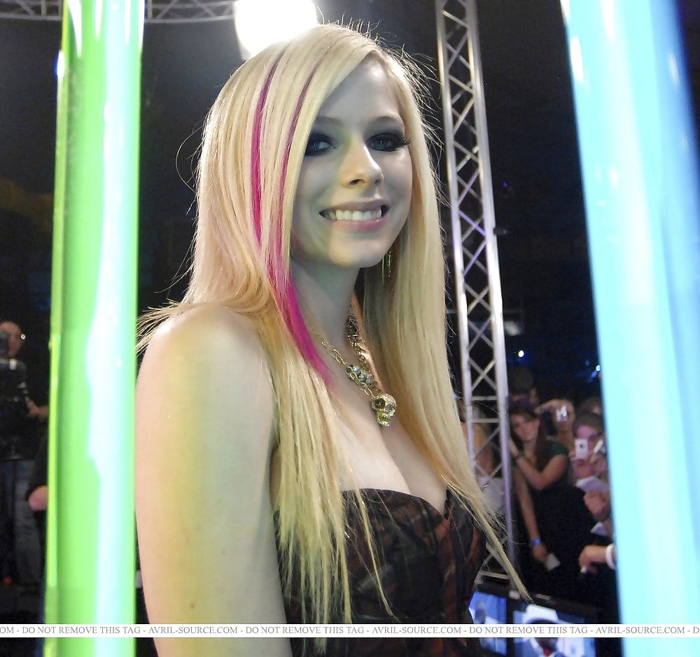 Avril lavigne sexy vrai et faux
 #94791264